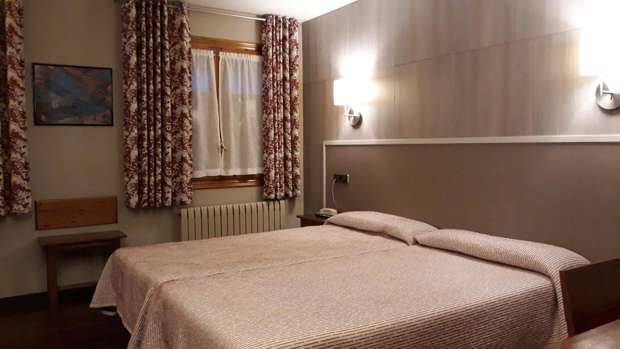 Hotel Aragueells Бенаске Экстерьер фото