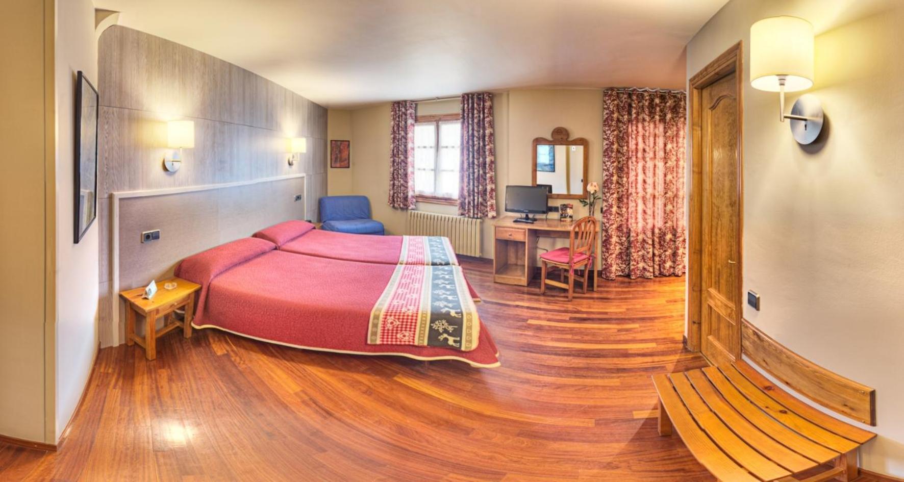 Hotel Aragueells Бенаске Экстерьер фото