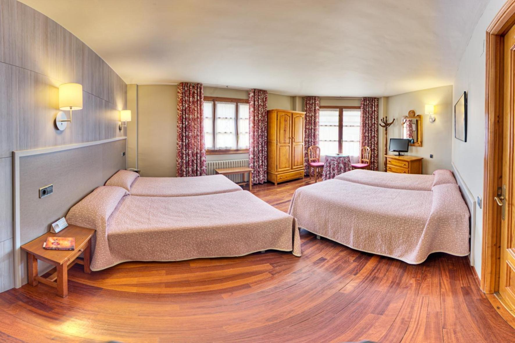 Hotel Aragueells Бенаске Экстерьер фото