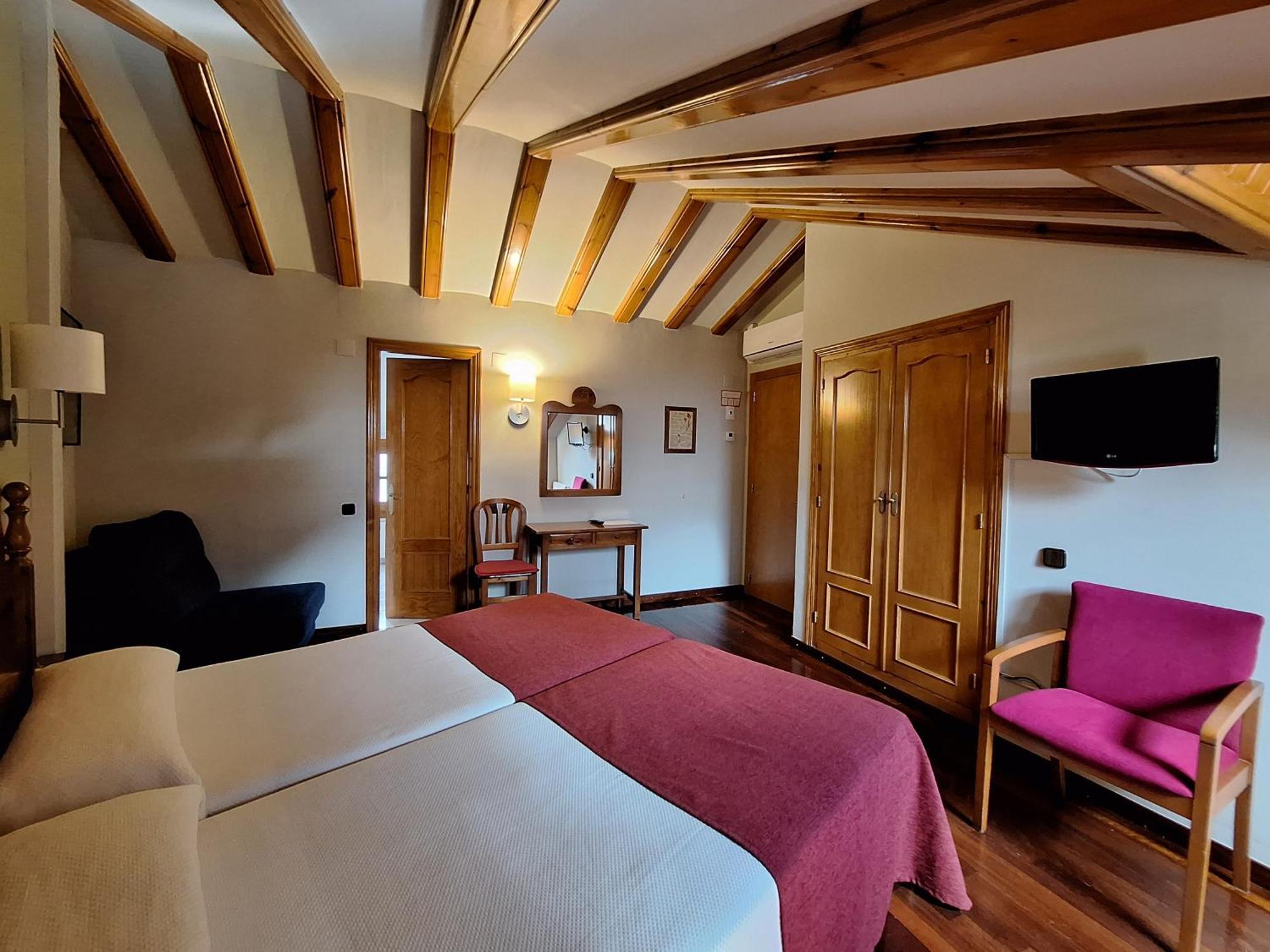 Hotel Aragueells Бенаске Экстерьер фото