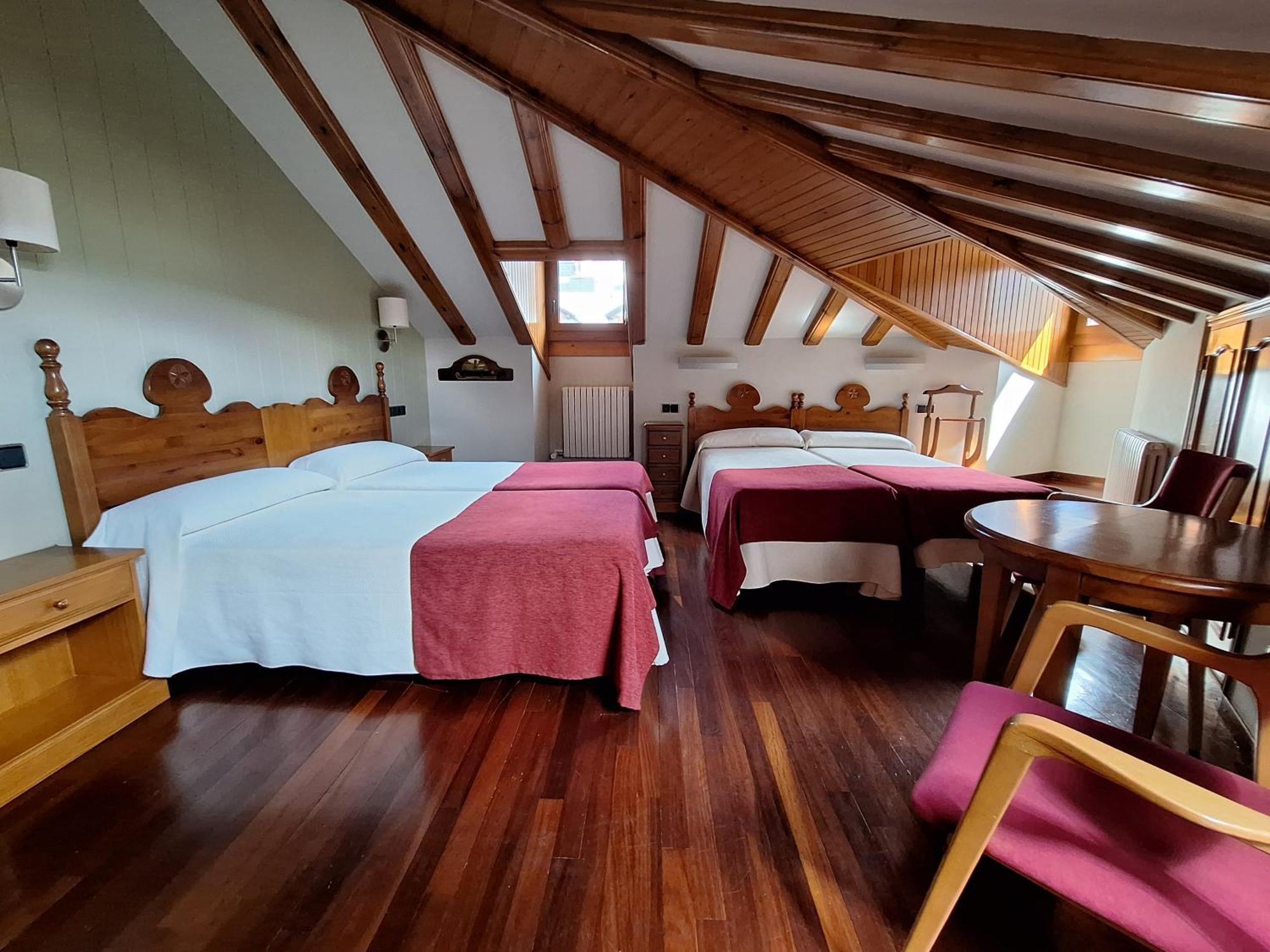 Hotel Aragueells Бенаске Экстерьер фото