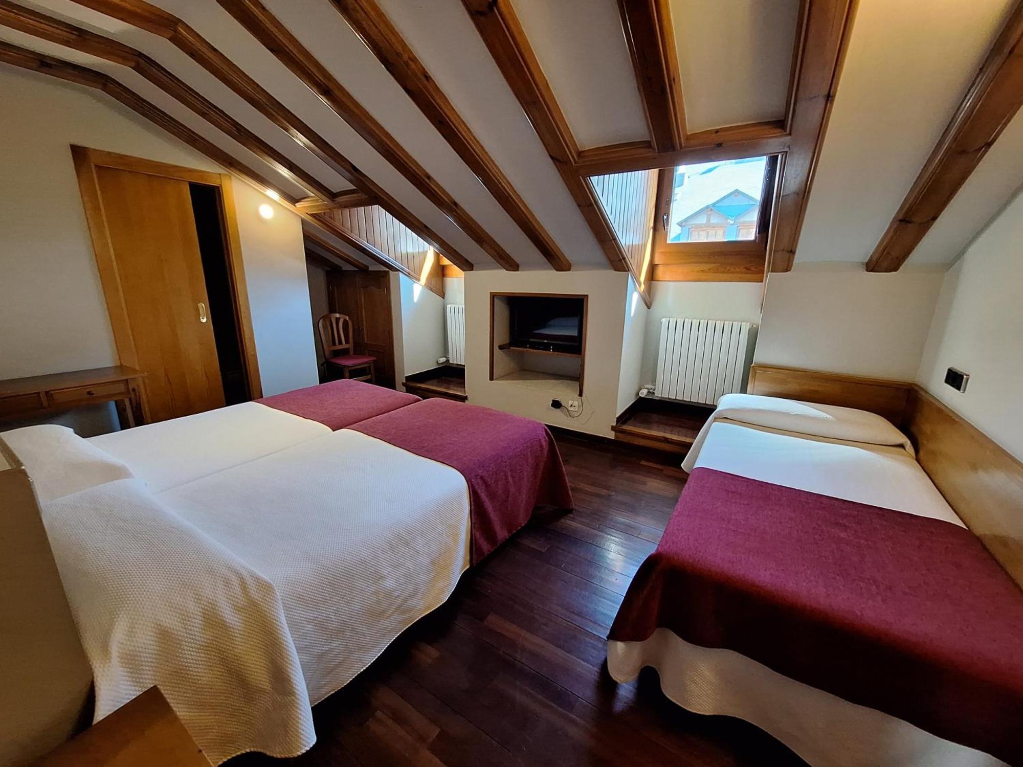 Hotel Aragueells Бенаске Экстерьер фото