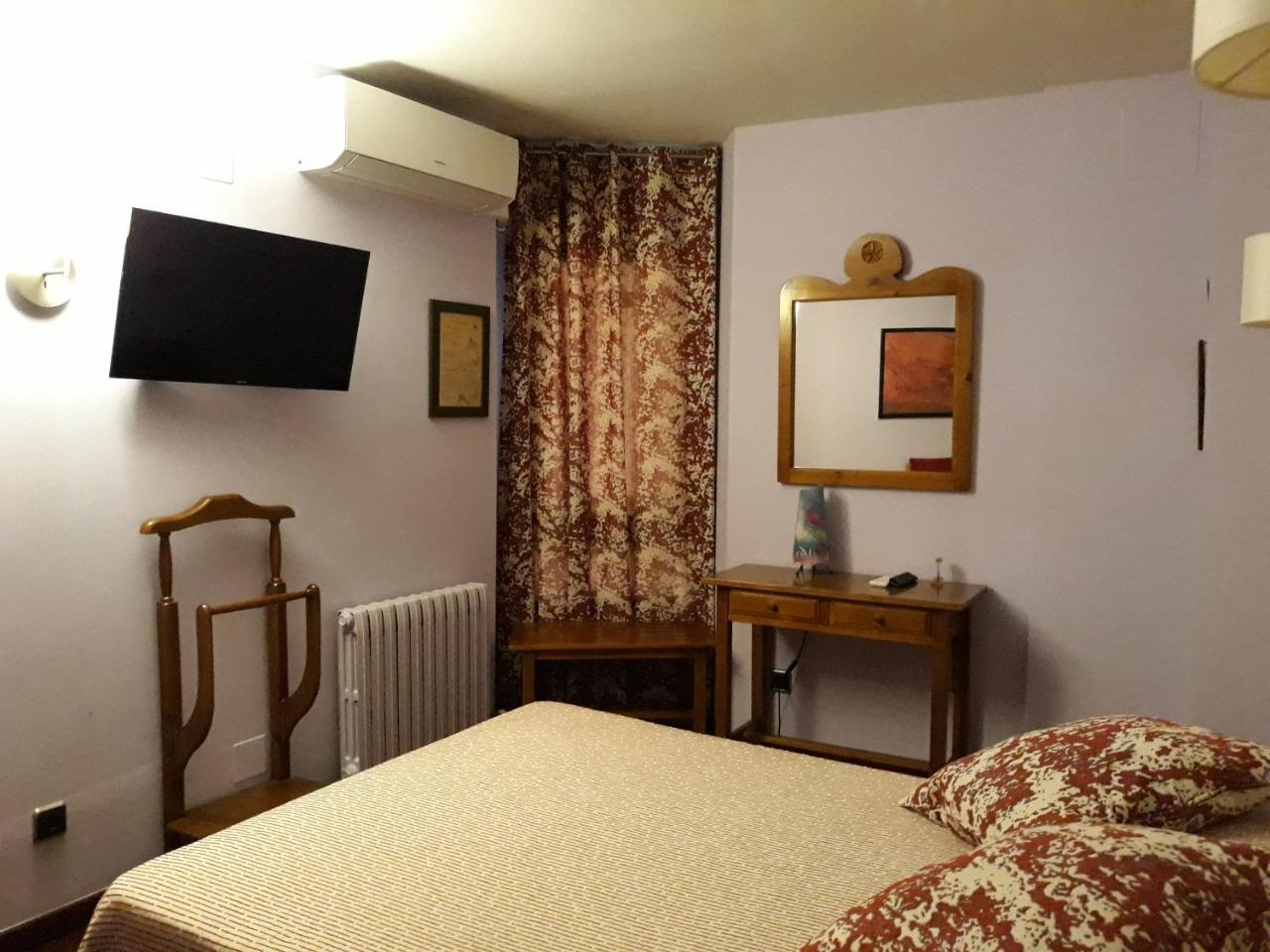 Hotel Aragueells Бенаске Экстерьер фото